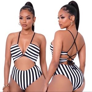 ✨NWT✨Women’s 1 Piece Swimsuit